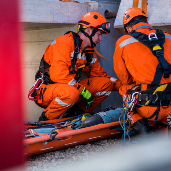 Curso de Rescate Vertical: Capacitación Profesional para Operaciones en Altura y Salvamento Técnico