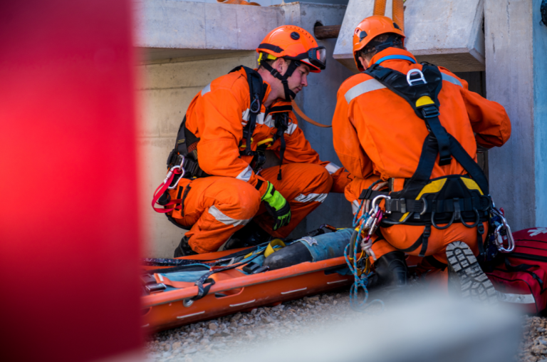 Lee más sobre el artículo Curso de Rescate Vertical: Capacitación Profesional para Operaciones en Altura y Salvamento Técnico