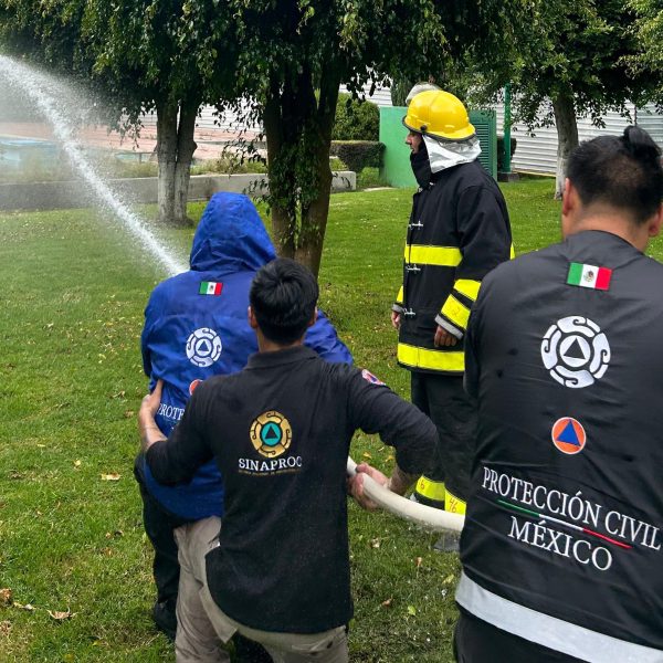 Uso y manejo de hidrantes contra incendios: práctica, normatividad y seguridad desde el campo